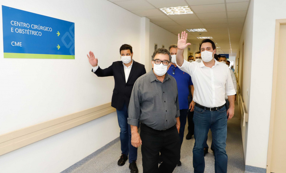 O Hospital Regional de Telêmaco Borba, nos Campos Gerais, vai entrar em funcionamento após uma espera de mais de dez anos. Para isso, o governador Carlos Massa Ratinho Junior assinou nesta terça-feira (14) um convênio com a Klabin e a prefeitura do município, permitindo que o complexo médico possa operar em até 45 dias.