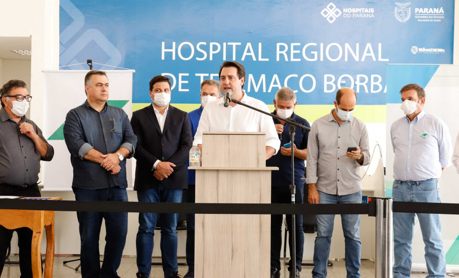 O Hospital Regional de Telêmaco Borba, nos Campos Gerais, vai entrar em funcionamento após uma espera de mais de dez anos. Para isso, o governador Carlos Massa Ratinho Junior assinou nesta terça-feira (14) um convênio com a Klabin e a prefeitura do município, permitindo que o complexo médico possa operar em até 45 dias.