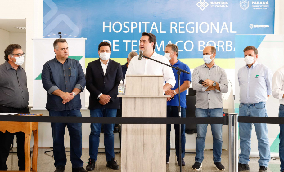 O Hospital Regional de Telêmaco Borba, nos Campos Gerais, vai entrar em funcionamento após uma espera de mais de dez anos. Para isso, o governador Carlos Massa Ratinho Junior assinou nesta terça-feira (14) um convênio com a Klabin e a prefeitura do município, permitindo que o complexo médico possa operar em até 45 dias.