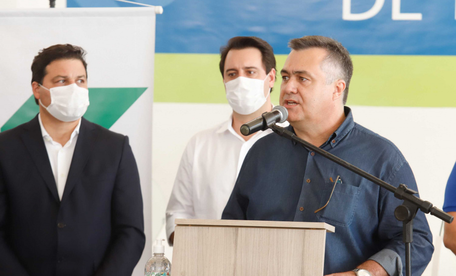 O Hospital Regional de Telêmaco Borba, nos Campos Gerais, vai entrar em funcionamento após uma espera de mais de dez anos. Para isso, o governador Carlos Massa Ratinho Junior assinou nesta terça-feira (14) um convênio com a Klabin e a prefeitura do município, permitindo que o complexo médico possa operar em até 45 dias.