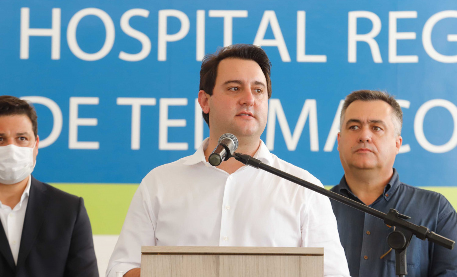 O Hospital Regional de Telêmaco Borba, nos Campos Gerais, vai entrar em funcionamento após uma espera de mais de dez anos. Para isso, o governador Carlos Massa Ratinho Junior assinou nesta terça-feira (14) um convênio com a Klabin e a prefeitura do município, permitindo que o complexo médico possa operar em até 45 dias.