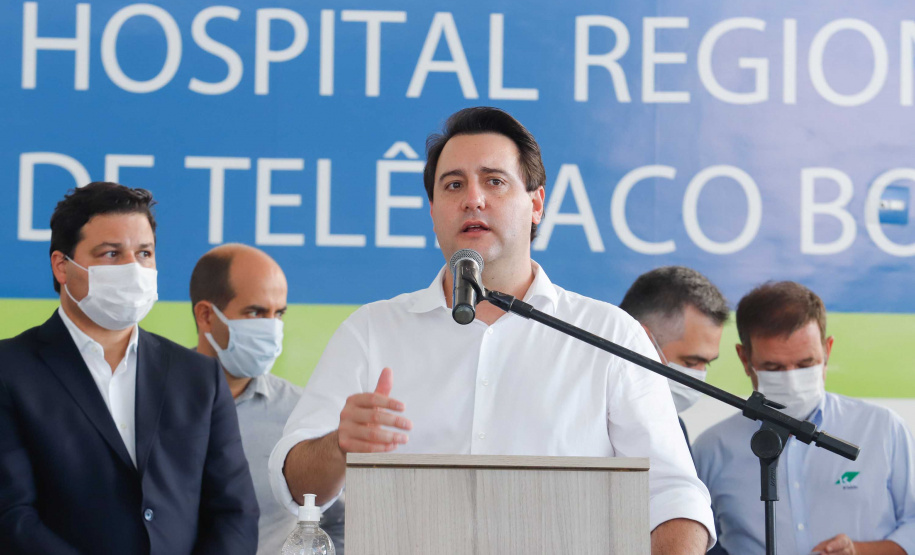 O Hospital Regional de Telêmaco Borba, nos Campos Gerais, vai entrar em funcionamento após uma espera de mais de dez anos. Para isso, o governador Carlos Massa Ratinho Junior assinou nesta terça-feira (14) um convênio com a Klabin e a prefeitura do município, permitindo que o complexo médico possa operar em até 45 dias.