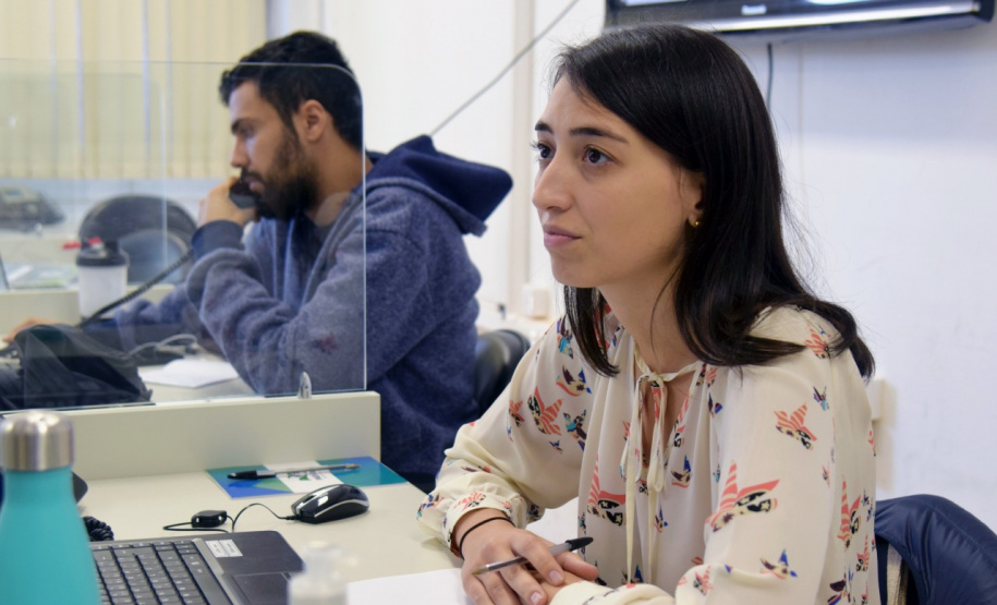 Estudantes e profissionais da área da saúde estão disponíveis 24 horas por dia para tirar as dúvidas dos paranaenses sobre o novo coronavírus. Centrais de atendimento foram instaladas pelo Governo do Estado em sete regiões para esclarecer a população sobre a pandemia da Covid-19, orientar sobre os cuidados necessários e também fazer uma espécie de triagem para quem tem os sintomas da doença.  FotoArquivo/SESA