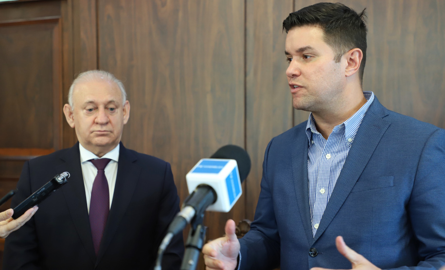 O Governo do Estado encaminhou nesta quarta-feira (15) para a Assembleia Legislativa a Lei de Diretrizes Orçamentárias (LDO) para o exercício de 2021. A peça prevê uma arrecadação total de R$ 47,7 bilhões. O valor é 3,1% maior do que o orçamento estimado para 2020, de R$ 46,2 bilhões.