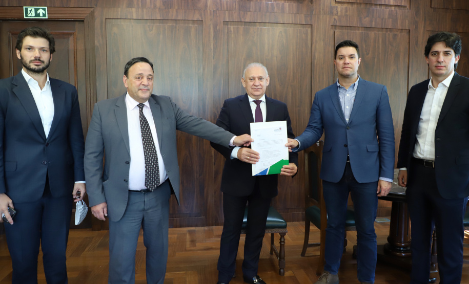 O Governo do Estado encaminhou nesta quarta-feira (15) para a Assembleia Legislativa a Lei de Diretrizes Orçamentárias (LDO) para o exercício de 2021. A peça prevê uma arrecadação total de R$ 47,7 bilhões. O valor é 3,1% maior do que o orçamento estimado para 2020, de R$ 46,2 bilhões.