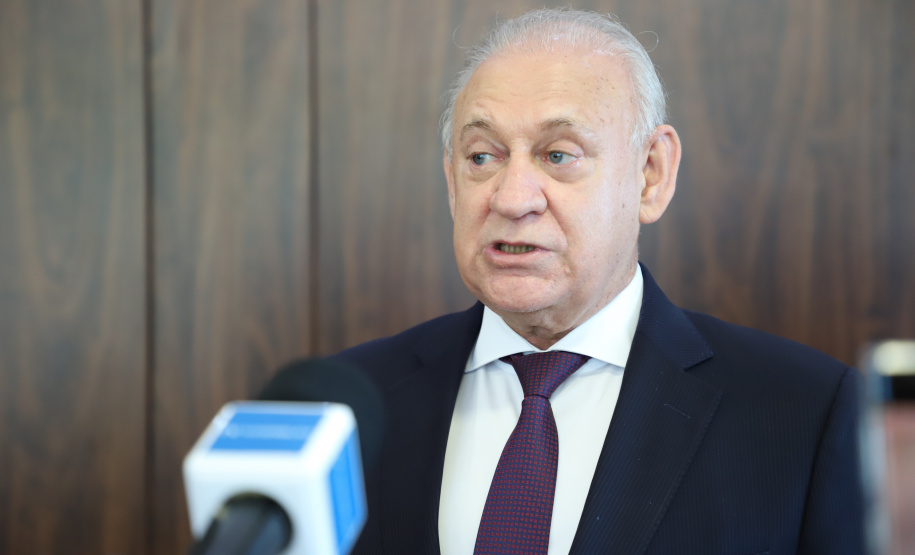 O Governo do Estado encaminhou nesta quarta-feira (15) para a Assembleia Legislativa a Lei de Diretrizes Orçamentárias (LDO) para o exercício de 2021. A peça prevê uma arrecadação total de R$ 47,7 bilhões. O valor é 3,1% maior do que o orçamento estimado para 2020, de R$ 46,2 bilhões.