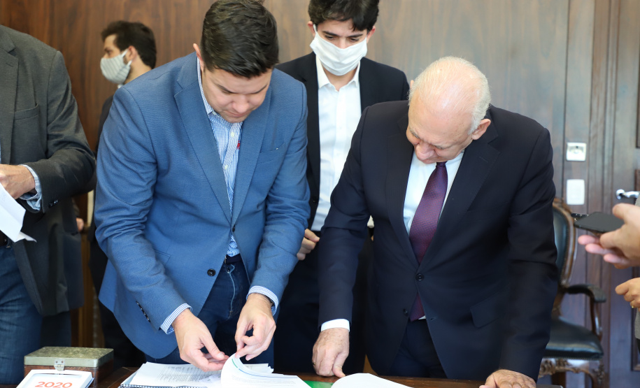 O Governo do Estado encaminhou nesta quarta-feira (15) para a Assembleia Legislativa a Lei de Diretrizes Orçamentárias (LDO) para o exercício de 2021. A peça prevê uma arrecadação total de R$ 47,7 bilhões. O valor é 3,1% maior do que o orçamento estimado para 2020, de R$ 46,2 bilhões.