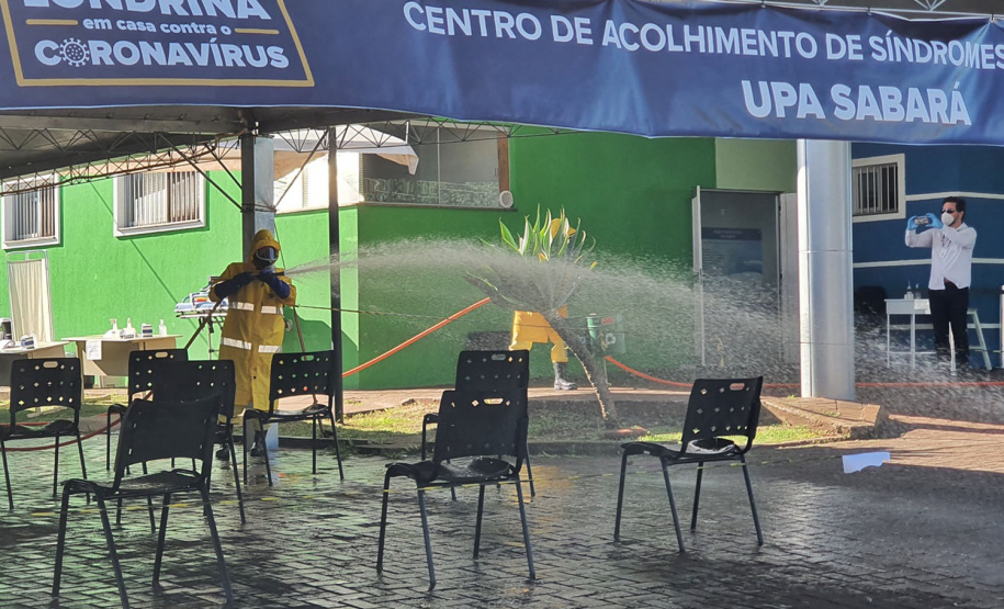 Sanepar atua na desinfecção do entorno de hospitais de Londrina. Foto: Sanepar