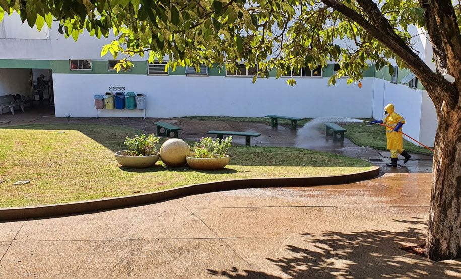Sanepar atua na desinfecção do entorno de hospitais de Londrina. Foto: Sanepar