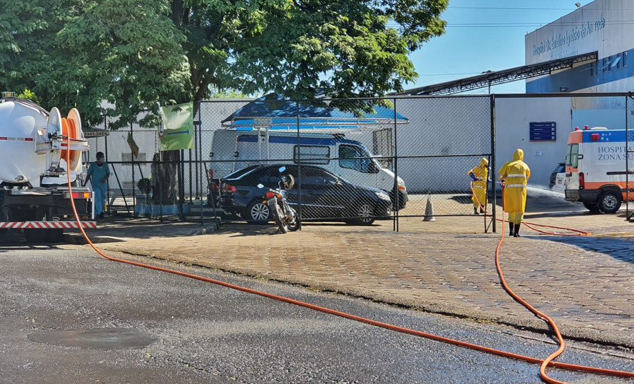 Sanepar atua na desinfecção do entorno de hospitais de Londrina. Foto: Sanepar