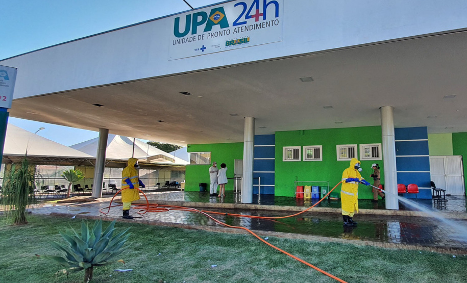 Sanepar atua na desinfecção do entorno de hospitais de Londrina. Foto: Sanepar