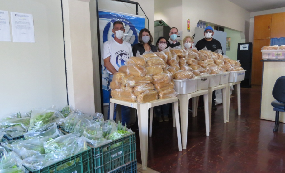 Parceria garante doação de pães e kits de hortaliças em Cascavel. Foto: Depen