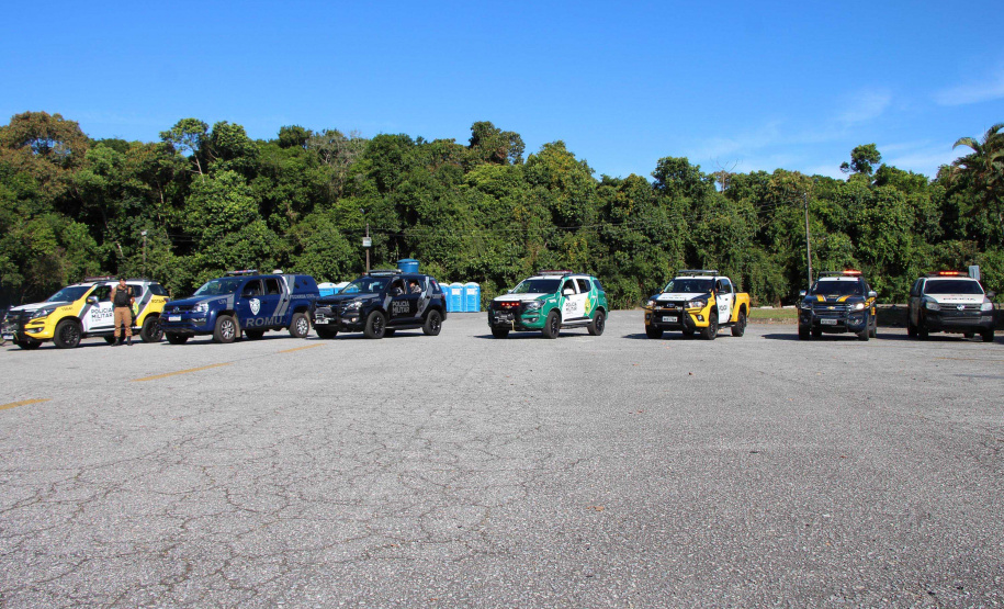 Uma força-tarefa das forças de segurança públicas atuantes no Litoral do Estado foi montada para deflagrar a Operação Carga Segura a partir desta sexta-feira (17). A ação é um esforço para combater as vazadas (furto de carga), além de roubos, furtos e outros crimes. O lançamento das atividades foi no Pátio de Triagem do Porto de Paranaguá.