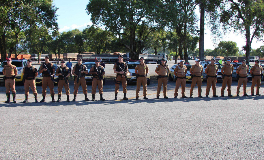 Uma força-tarefa das forças de segurança públicas atuantes no Litoral do Estado foi montada para deflagrar a Operação Carga Segura a partir desta sexta-feira (17). A ação é um esforço para combater as vazadas (furto de carga), além de roubos, furtos e outros crimes. O lançamento das atividades foi no Pátio de Triagem do Porto de Paranaguá. Foto:SESP