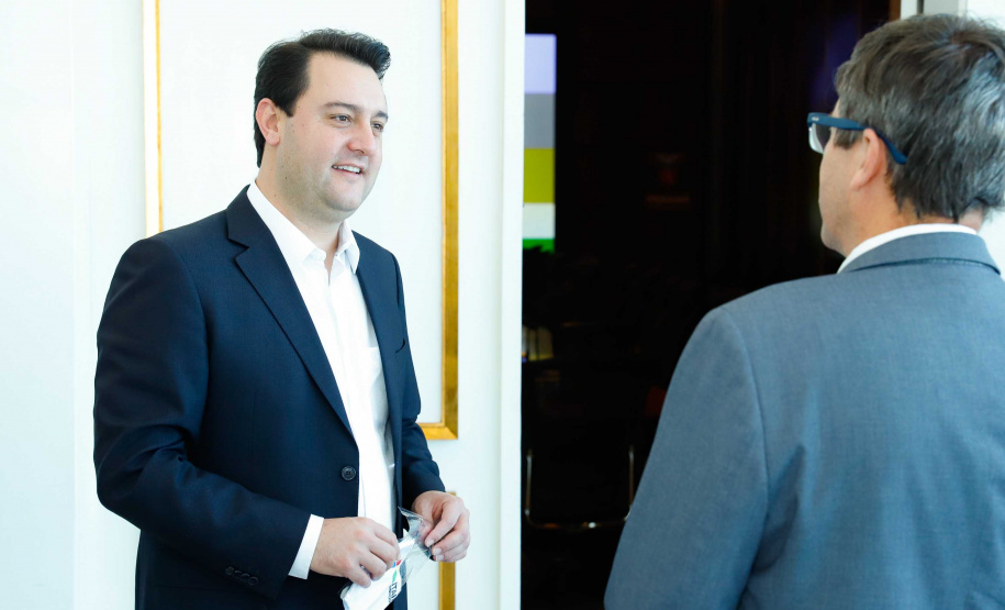 O governador Carlos Massa Ratinho Junior assinou um protocolo de intenções do Governo do Estado com a Companhia de Saneamento do Paraná (Sanepar), a Itaipu Binacional e o Parque Tecnológico Itaipu (PTI) para ampliar a qualidade ambiental nas bacias da região lindeira e a vida útil do Lago de Itaipu. O documento também estabelece o compartilhamento de dados e tecnologia para segurança de barragens e tratamento de efluentes e esgoto.