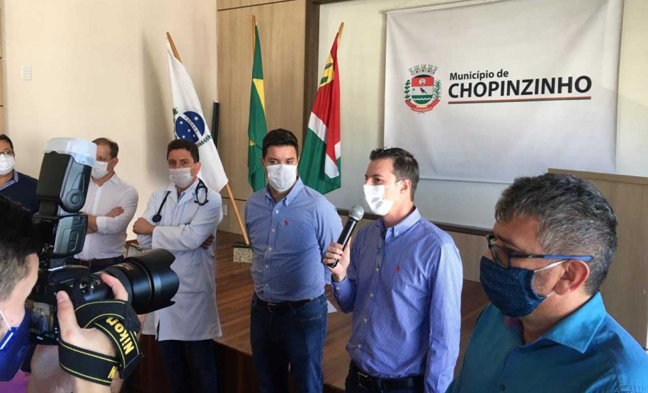 O chefe da Casa Civil do Governo do Estado, Guto Silva, e o diretor-geral da Secretaria estadual da Saúde, Nestor Werner Junior, no início desta semana hospitais do Sudoeste que terão expansão de leitos para o atendimento de pacientes com Covid-19. Foto: Casa Civil