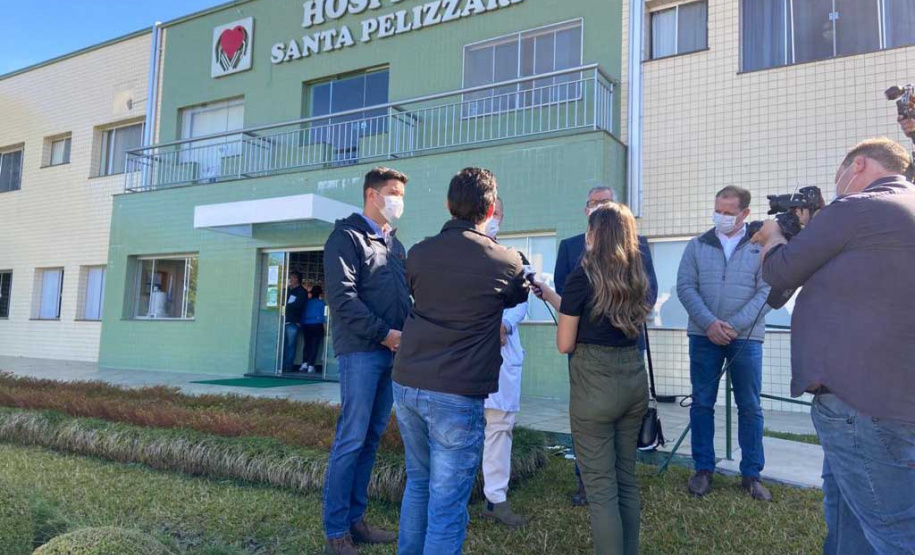 O chefe da Casa Civil do Governo do Estado, Guto Silva, e o diretor-geral da Secretaria estadual da Saúde, Nestor Werner Junior, no início desta semana hospitais do Sudoeste que terão expansão de leitos para o atendimento de pacientes com Covid-19. Foto: Casa Civil