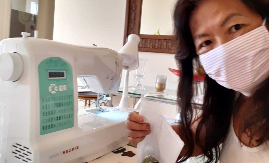 Voluntários da Copel fazem máscaras de proteção. Foto: Copel