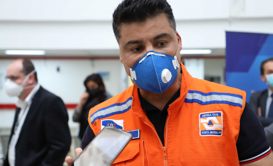 O governador Carlos Massa Ratinho Junior esteve nesta quinta-feira (23) no Hospital Regional Universitário dos Campos Gerais, em Ponta Grossa, e anunciou o repasse de mais de R$ 28 milhões para ações de combate ao novo coronavírus na região.