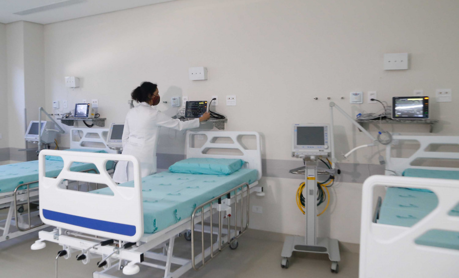 23/04/2020 Governador Carlos Massa Ratinho Junior, entrega leitos do Hospital Universitario de Londrina.Foto Gilson Abreu