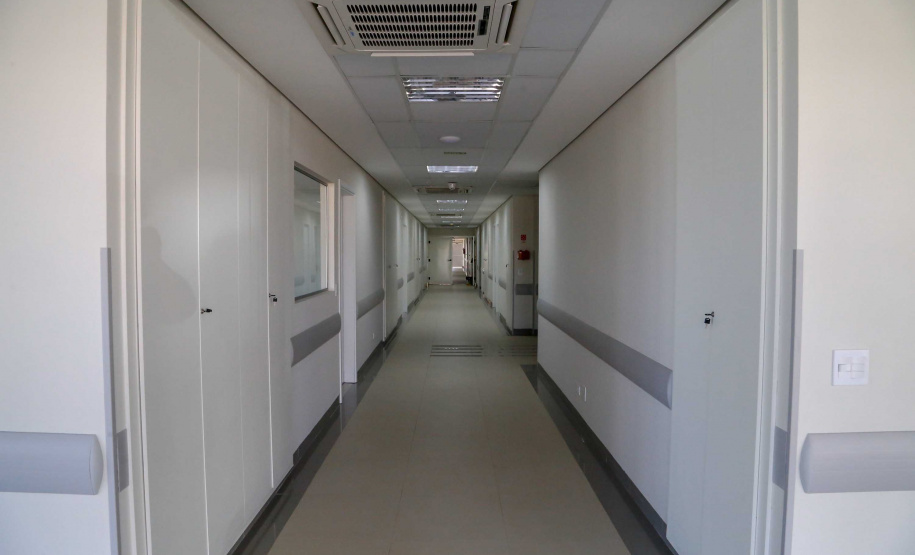 23/04/2020 Governador Carlos Massa Ratinho Junior, entrega leitos do Hospital Universitario de Londrina.Foto Gilson Abreu