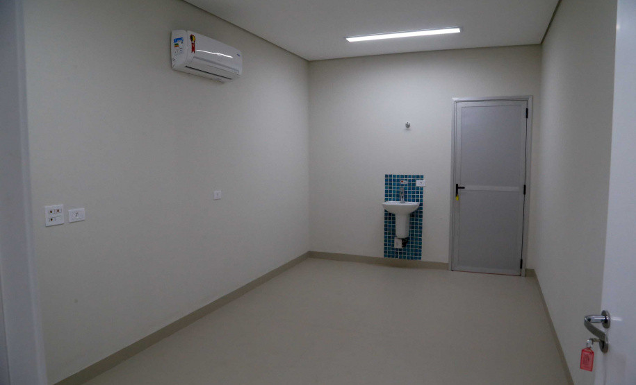 23/04/2020 Governador Carlos Massa Ratinho Junior, entrega leitos do Hospital Universitario de Londrina.Foto Gilson Abreu