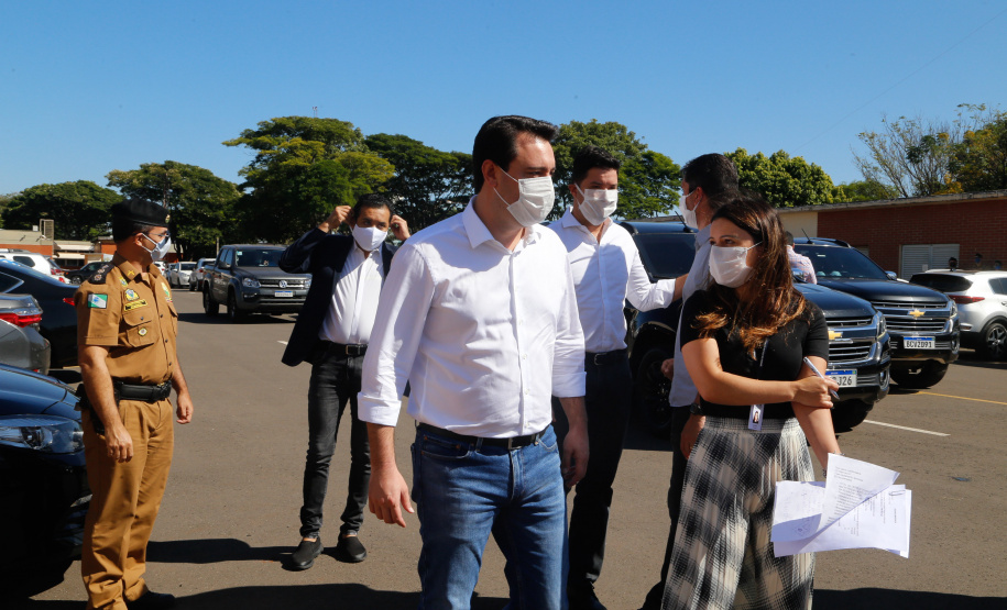 O governador Carlos Massa Ratinho Junior confirmou nesta sexta-feira (24) a contratação de 108 novos leitos para o Hospital Universitário de Maringá. O investimento é de R$ 15,3 milhões, sendo R$ 7,8 milhões para custeio para os próximos seis meses e R$ 7,5 milhões em equipamentos, mobília e insumos médicos.Foto: Gilson Abreu/AEN