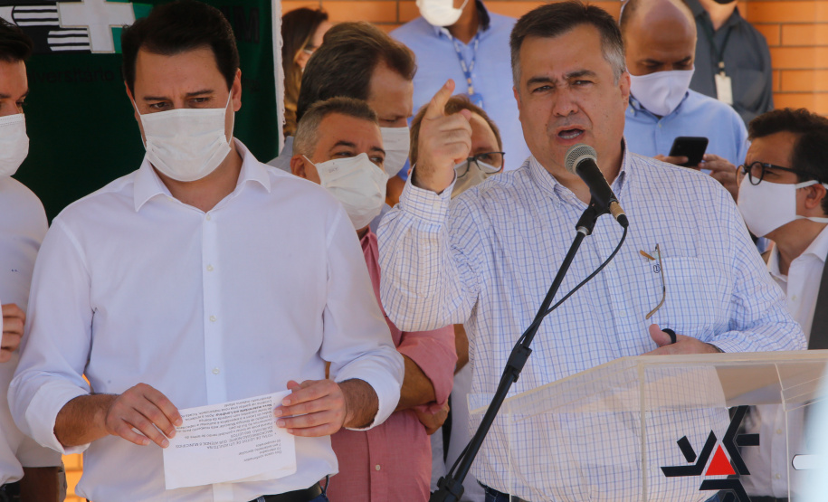 O governador Carlos Massa Ratinho Junior confirmou nesta sexta-feira (24) a contratação de 108 novos leitos para o Hospital Universitário de Maringá. O investimento é de R$ 15,3 milhões, sendo R$ 7,8 milhões para custeio para os próximos seis meses e R$ 7,5 milhões em equipamentos, mobília e insumos médicos.Foto: Gilson Abreu/AEN