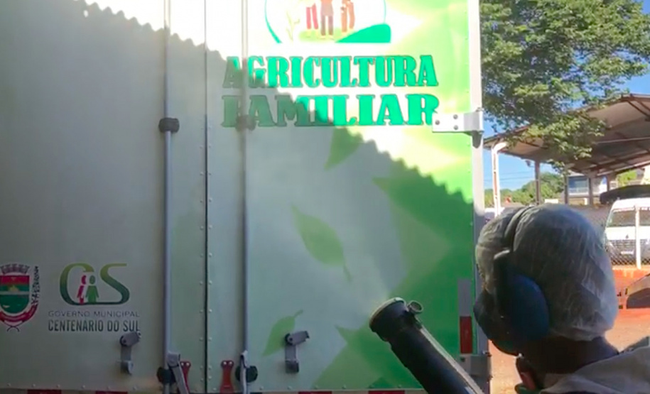 Muitos agricultores mudaram os hábitos de trabalho no campo devido à pandemia do coronavírus e passaram a adotar medidas adicionais de segurança. Um dos locais em que isso aconteceu é Centenário do Sul, no norte do Paraná, onde se estabeleceu uma parceria entre a Associação dos Pequenos Produtores de Centenário do Sul, a prefeitura e técnicos do Instituto de Desenvolvimento Rural do Paraná Iapar-Emater (IDR-Paraná).
Foto:SEAB