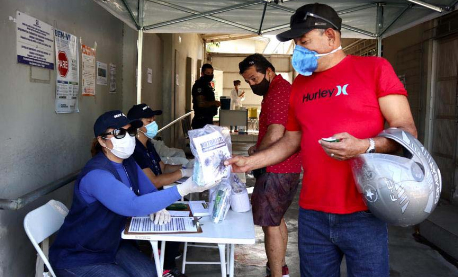 Trabalhadores do Porto de Paranaguá são imunizados contra a gripe. Foto: Claudio Neves/Portos do Paraná