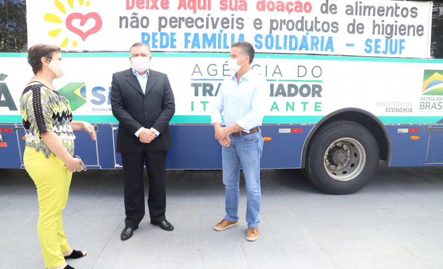 Ônibus da Agência do Trabalhador arrecada donativos. Foto:SEJUF