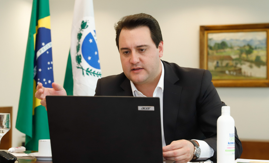 O governador Carlos Massa Ratinho Junior afirmou nesta semana, em entrevistas por videoconferência ao Canal Rural e ao canal no YouTube da jornalista Izabella Camargo, que uma equipe técnica do Estado trabalha na elaboração de propostas para a retomada econômica e de estímulo à geração de emprego e renda.