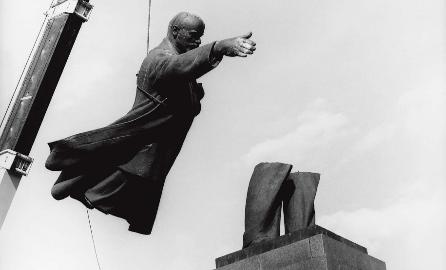 O Museu Oscar Niemeyer (MON) inaugura uma nova exposição virtual no Google Arts & Culture neste 1º de maio. “Antanas Sutkus: Um Olhar Livre” reúne imagens feitas pelo fotógrafo lituano, um dos mais expressivos em âmbito mundial. Agora são nove mostras do MON disponíveis na plataforma.