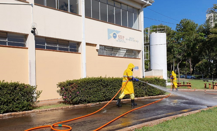 Desinfecção em asilos e hospitais combate coronavírus no Paraná. Foto: Sanrpar