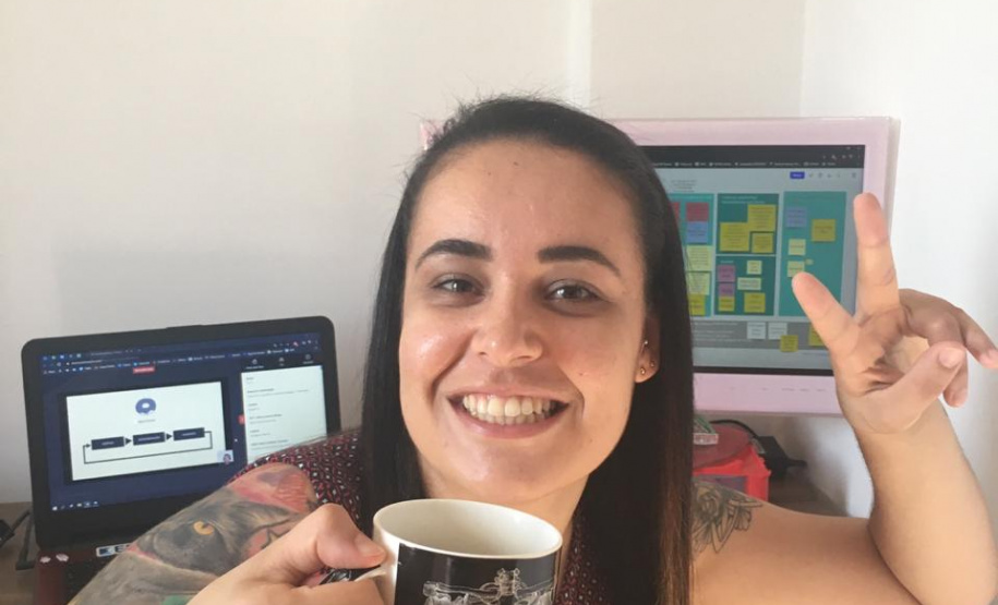 Um aplicativo que lembra os pacientes com doenças crônicas a tomarem seus medicamentos no horário e os avisa quando o remédio está prestes a acabar