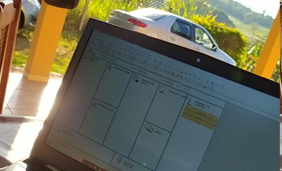 Um aplicativo que lembra os pacientes com doenças crônicas a tomarem seus medicamentos no horário e os avisa quando o remédio está prestes a acabar