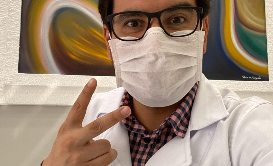 Um aplicativo que lembra os pacientes com doenças crônicas a tomarem seus medicamentos no horário e os avisa quando o remédio está prestes a acabar