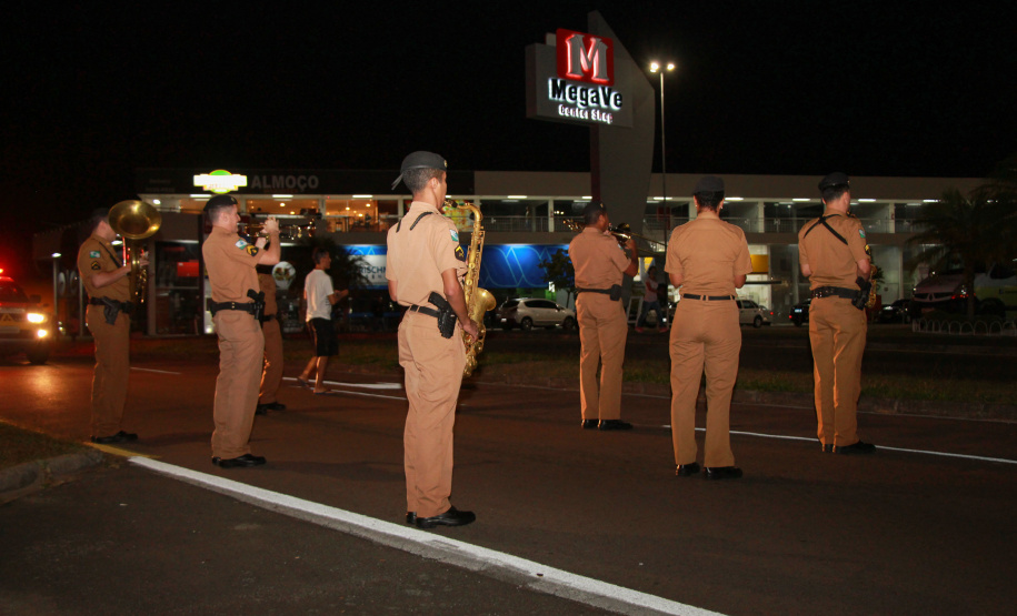 Curitiba, 30 de Abril de 2020. Banda da PMPR faz live pelas ruas da cidade - Soldado Ismael Ponchio.