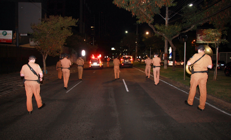 Curitiba, 30 de Abril de 2020. Banda da PMPR faz live pelas ruas da cidade - Soldado Ismael Ponchio.