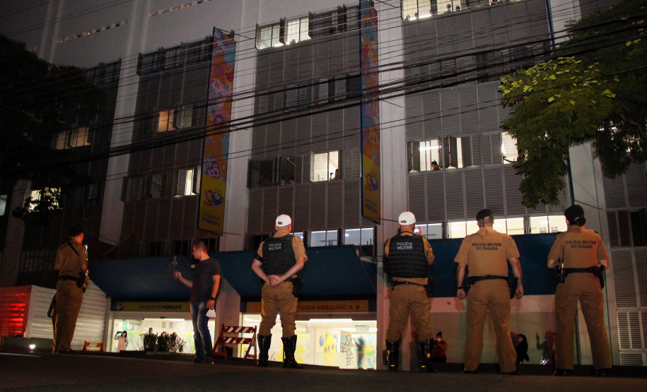 Curitiba, 30 de Abril de 2020. Banda da PMPR faz live pelas ruas da cidade - Soldado Ismael Ponchio.