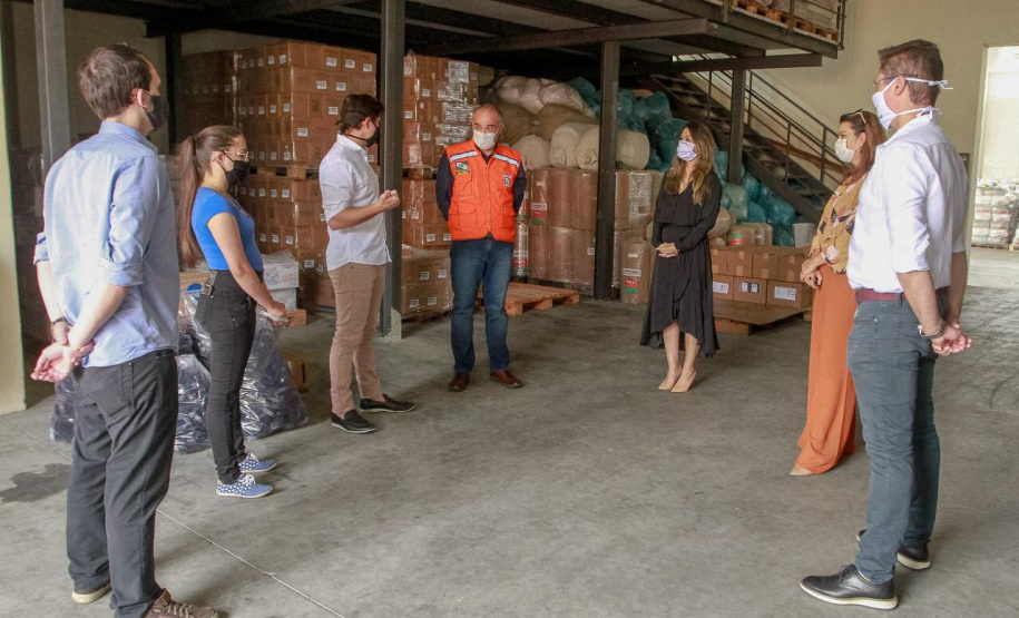 A primeira-dama Luciana Saito Massa, que preside o Conselho de Ação Solidária, participou da entrega das 4,6 mil máscaras, confeccionadas dos projetos Máscaras para Todos, Contagiando Sorrisos e Atitude 3D. Foto: Valdelino Pontes