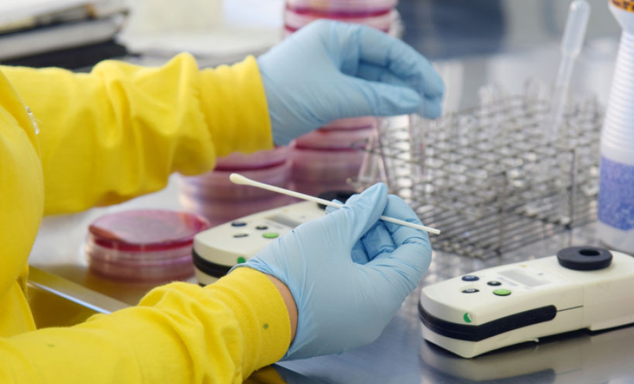 Lacen vai analisar amostras para homologar exames na UEL.Foto>SESA