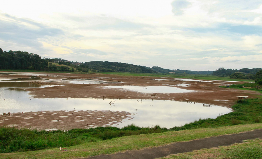 Preocupado com o período mais severo de estiagem dos últimos anos, o Governo do Estado decidiu criar um grupo de trabalho interinstitucional que irá propor a regulamentação de critérios para o uso racional e de reuso da água em todo o território paranaense.  Foto: Valdelino Pontes