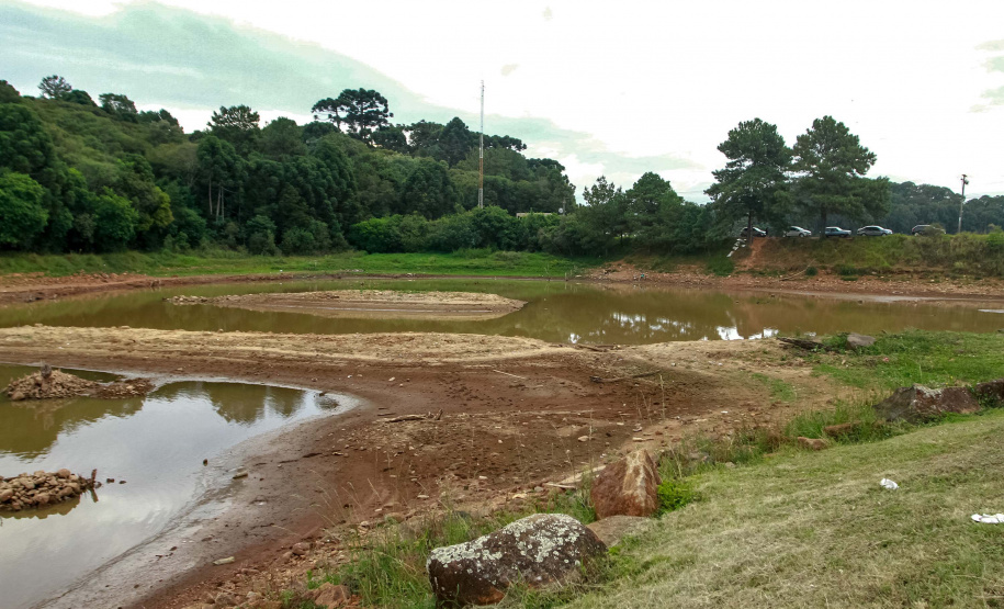 Preocupado com o período mais severo de estiagem dos últimos anos, o Governo do Estado decidiu criar um grupo de trabalho interinstitucional que irá propor a regulamentação de critérios para o uso racional e de reuso da água em todo o território paranaense.  Foto: Valdelino Pontes