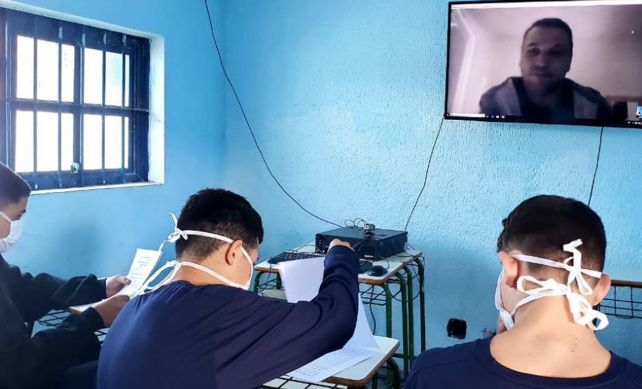 Os adolescentes das Unidades Socioeducativas do Paraná já estão tendo acesso às atividades escolares na forma de aulas não presenciais.
Foto: SEJUF