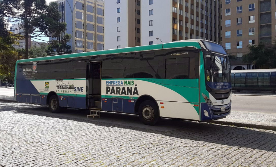 Até o momento, a rede Família Solidária já repassou 3,5 toneladas de alimentos; 1,3 mil itens de higiene/limpeza e 2 mil máscaras descartáveis para 40 instituições de Curitiba.
Foto: SEJUF