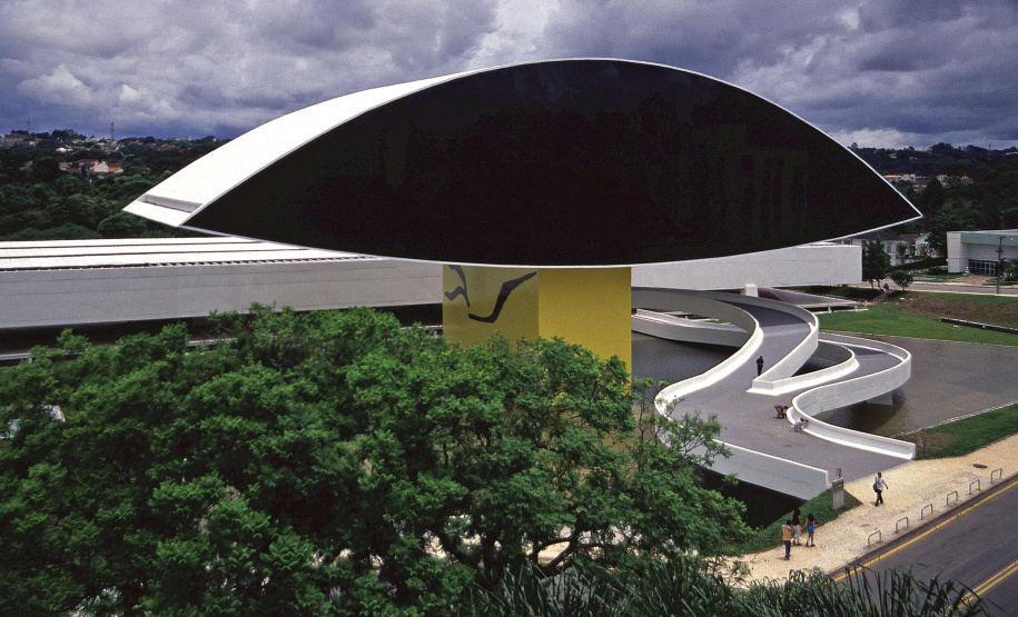 O programa Arte para Maiores, realizado pelo Museu Oscar Niemeyer (MON), de Curitiba, ganhou uma versão virtual para esse período de distanciamento social. As atividades são promovidas pelo setor Educativo do Museu e destinadas especialmente a pessoas com mais de 60 anos.

Foto: Leonardo Finotti