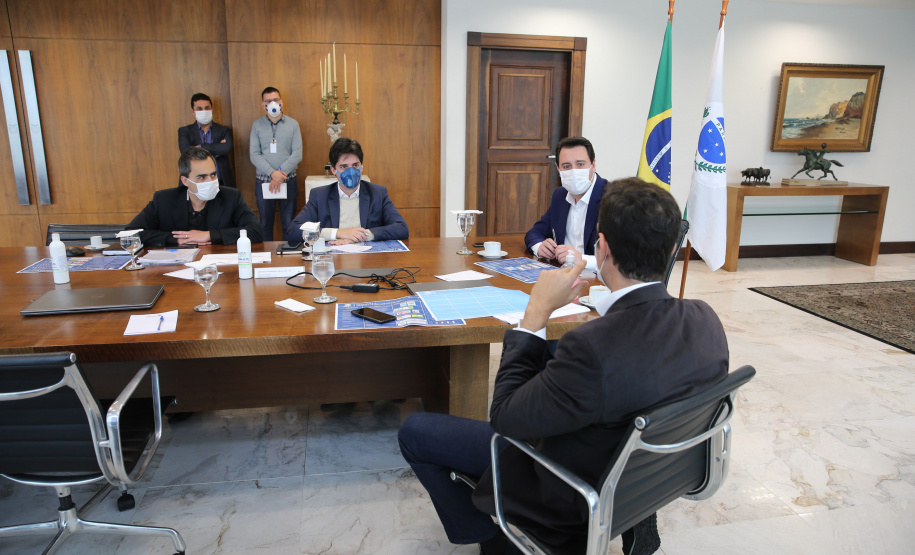 Reuniao SEED Paraná comemora bons números do ensino a distância na Rede Pública.
Os números foram apresentados nesta quarta-feira (06) pela Secretaria da Educação e do Esporte ao governador Carlos Massa Ratinho Junior. - Foto: Geraldo Bubniak/AEN