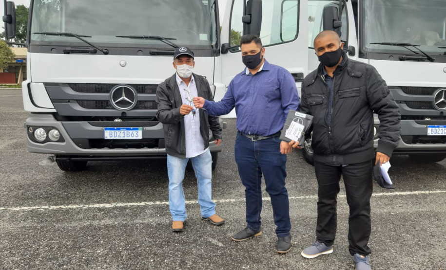 Governo do Estado entrega caminhões-pipa para 20 municípios. Foto: Divulgação/SEDEST