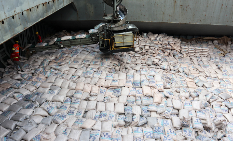 Portos do Paraná registram recorde na movimentação mensal